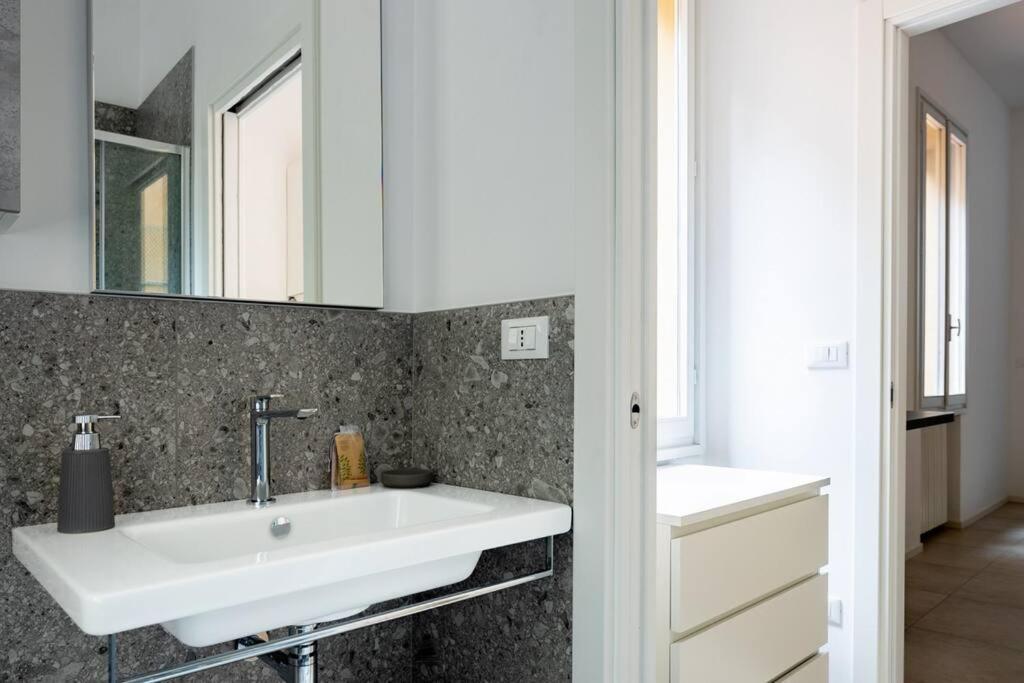 Apartment Isaia - 10 Minutes From Piazza Maggiore Болонья Екстер'єр фото